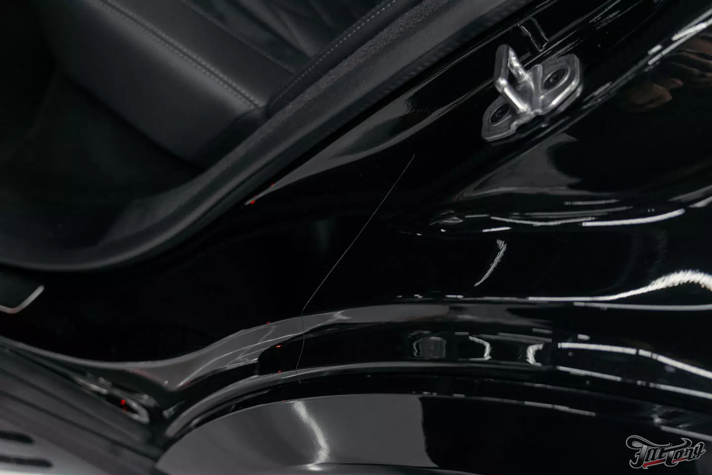 Выкинули BURMESTER 3D из нового Mercedes GLE 63S и установили новую акустическую систему. Выполнили комплексную шумоизоляцию, построили выхлопную систему, установили обвес Larte, оклеили полиуретаном